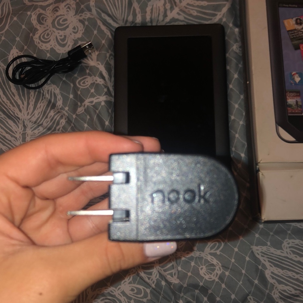 Nook Color - Picture 2 of 6
